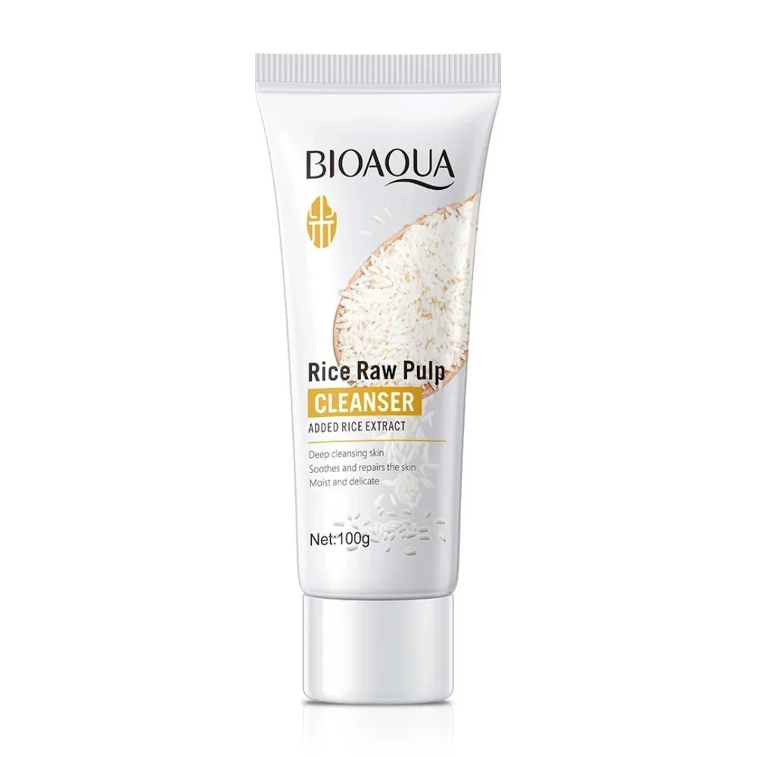 Limpiador facial Bioaqua con extracto de arroz de 100 gramos sobre fondo blanco